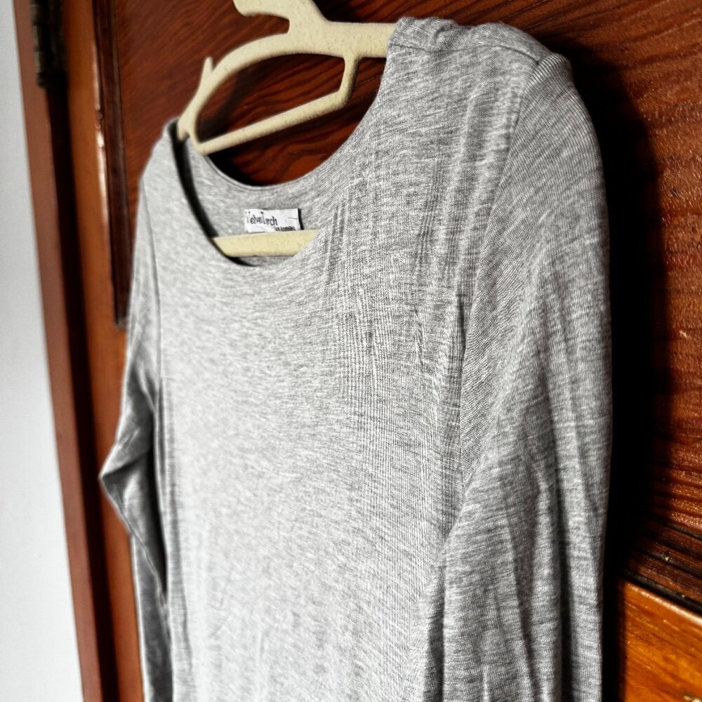 Stretchy grey long-sleeved t-shirt dress